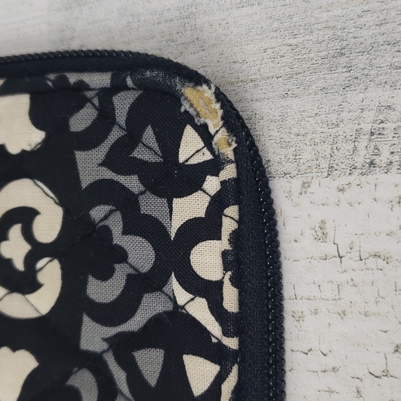 Loved Vera Bradley Canterbury Magenta fold zipup wristlet - Picture 7 of 12